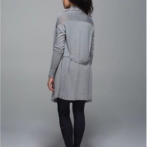 Lululemon Satnam Wrap
Heathered Medium Grey 4